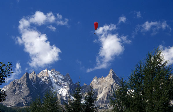Chalet La Moraine Chamonix: paragliding in Chamonix