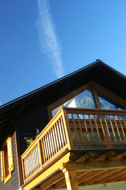 Chalet La Moraine: large balcony